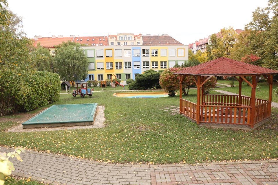 https://skolypraha3.cz/wp-content/uploads/2016/07/MS_Jeseniova_98_01.jpg