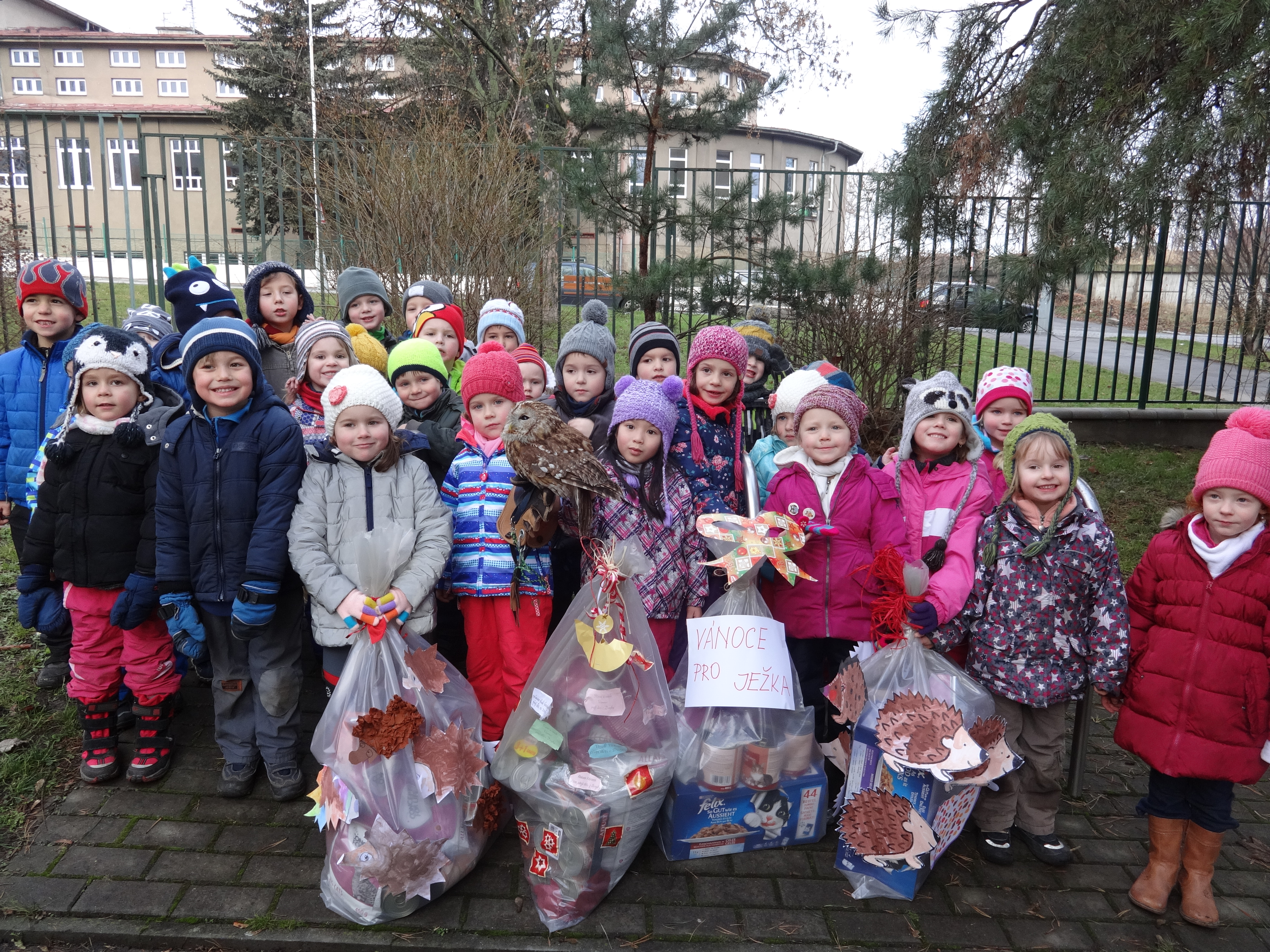 V mateřské škole Na Balkáně se konala Mikulášská dílna a Vánoční trh na záchranu ježka!
