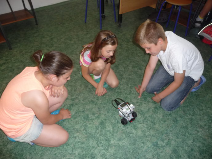 Informatika za školou – Lego roboti
